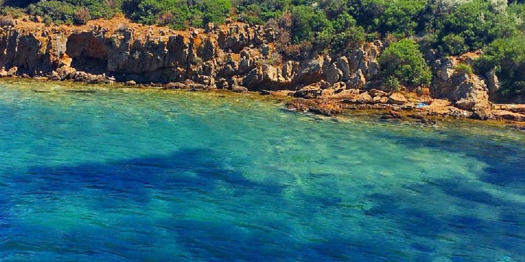 Türkiye’de Maldivler gibi bir yer var desek? Turkuaz renkli cennet mest ediyor: Bu koy görenleri büyülüyor 8